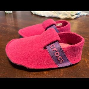 Girls pink felt-like soft sole slippers